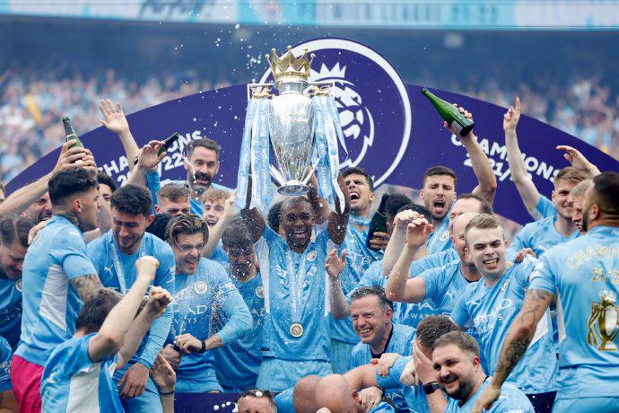 深圳新鹏城主帅陈涛观战曼城比赛，明日与城市集团同事会面