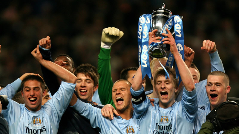 比赛第23圈，诺里斯追赶角田时四轮出白线，被赛会记录。