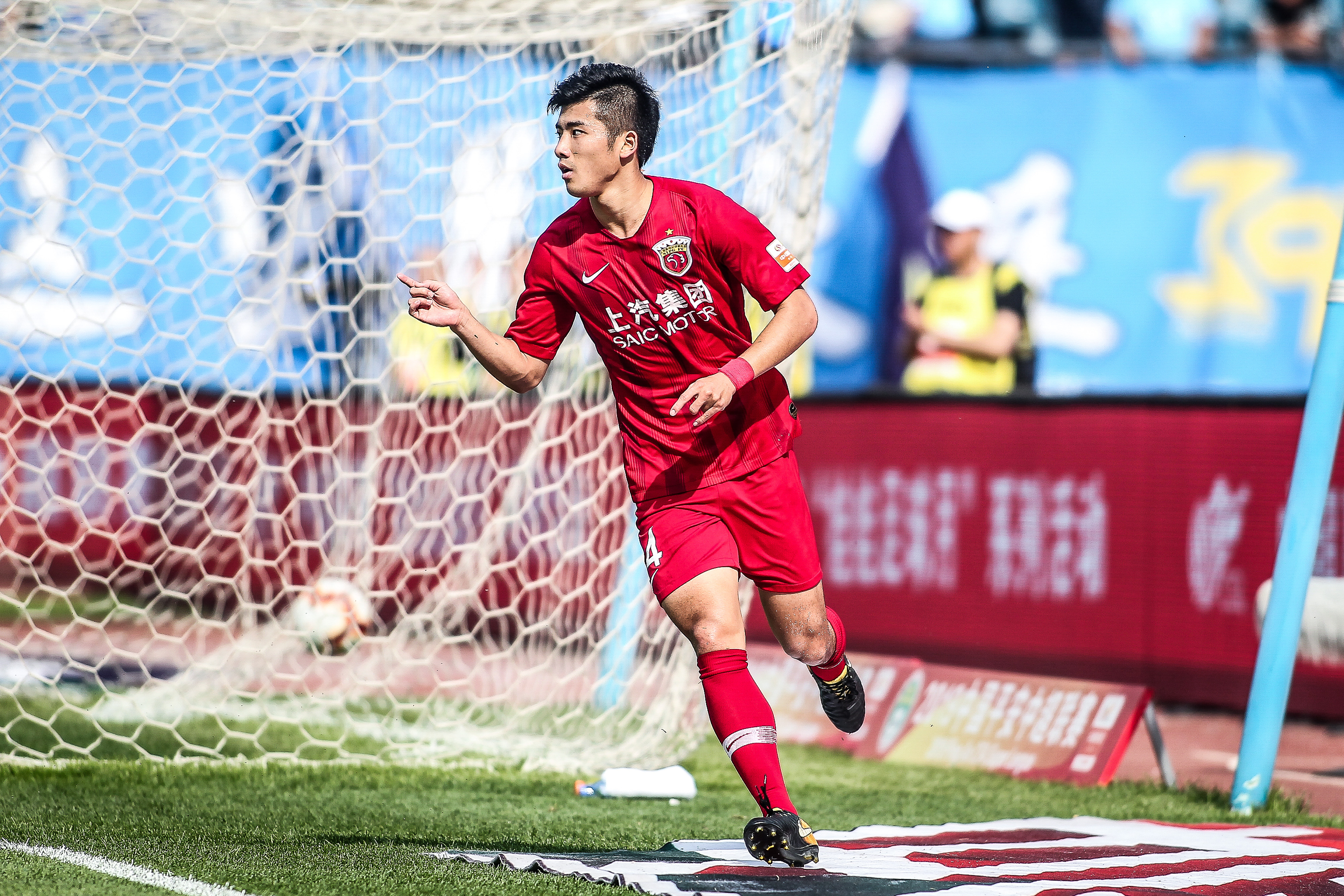 足球欧冠淘汰赛门票秒罄，黄牛翻倍叫价