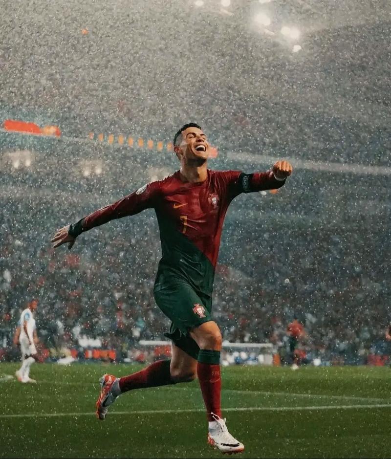 皇马曼联拜仁等豪门争夺里尔18岁中场布阿迪，转会费6000万欧