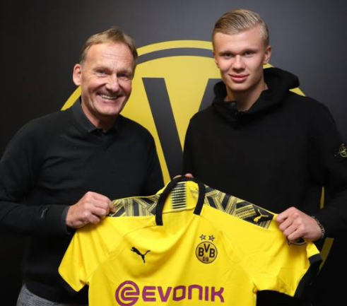 西甲-拉菲尼亚双响德容破门 巴萨5-1马略卡（西甲：拉菲尼亚梅开二度，德容建功，巴萨5-1大胜马略卡）