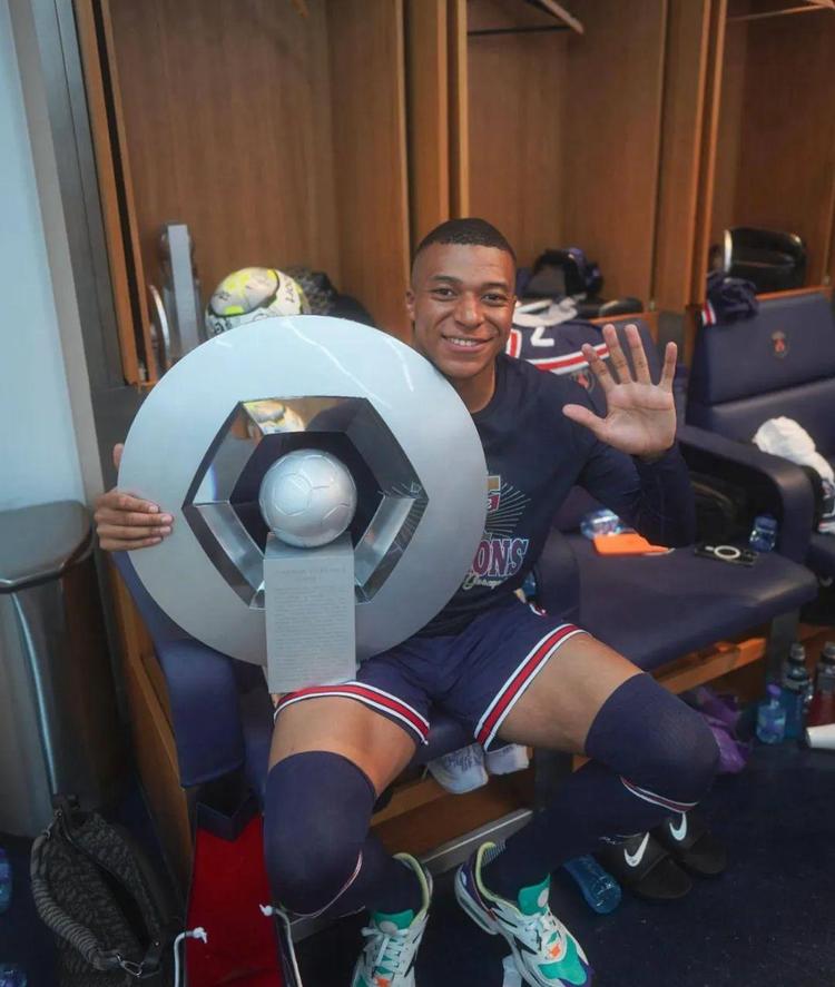 06年季后赛抢7大战科比第四节拒出手引争议