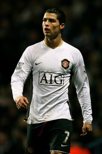 追平切尔西升英超第6！B费2射1传一战造2大神迹，曼联4-1复仇狼队（曼联4-1复仇狼队，B费梅开二度并送助攻缔造两大纪录，红魔追平切尔西升至英超第六）