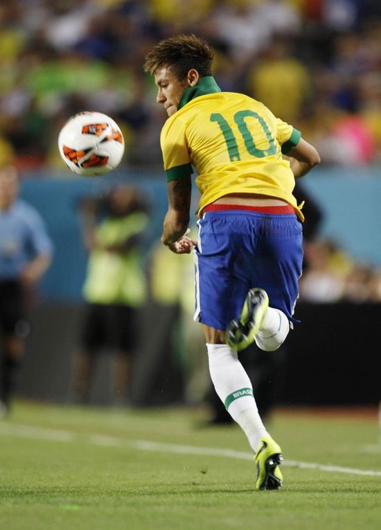 内马尔炮轰报销传闻：他们编造太多假新闻，我不会拿职业生涯冒险